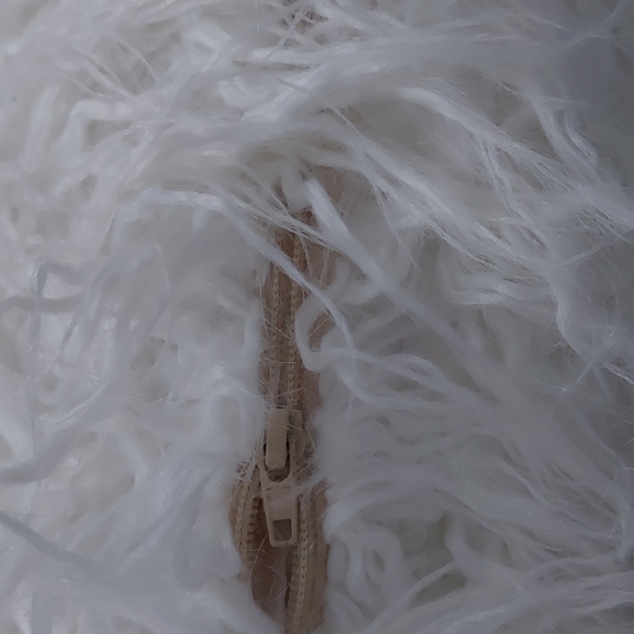 Large Fur Throw Pillow (1 pillow) - Picture 8 of 9